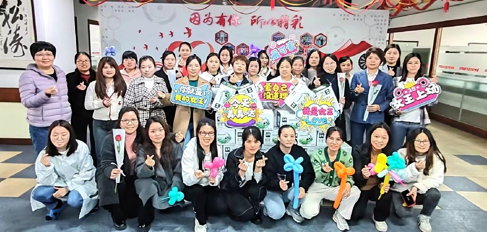 女性同胞們，節(jié)日快樂！